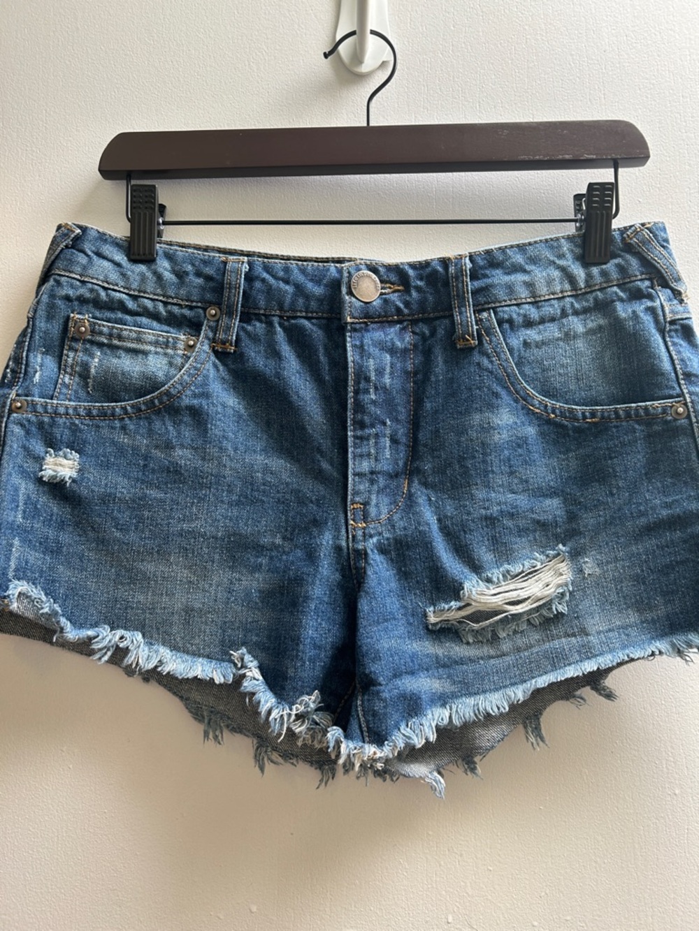 Classic Distressed Denim Short Shorts Blue /life in progress